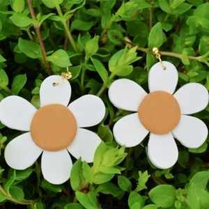 DAISY CLAY EARRINGS